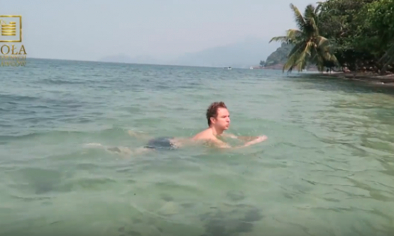 Taka Praca. Poranne obowiązki Basen, Morze, Pływanie. Seria "Przedsiębiorca w Tajlandii"