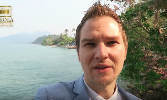 Seria "Przedsiębiorca w Tajlandii" Wyspa Koh Chang Ranek i Nagłówki W Ofercie. Tajlandia 